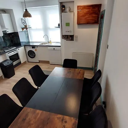 Apartman Florence 4 Bedroom House, Sleeps 14