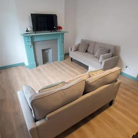 Florence 4 Bedroom House, Sleeps 14 Лидс