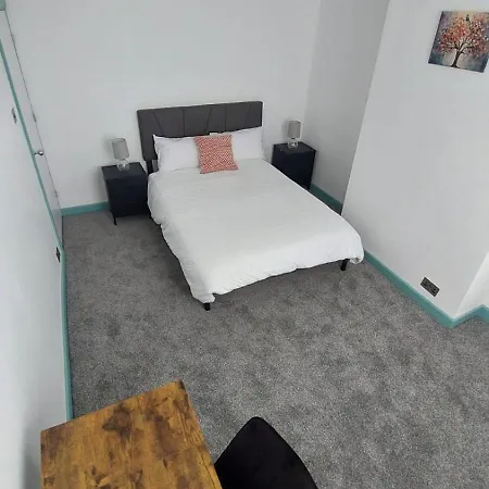 Villa Florence 4 Bedroom House Leeds (West Yorkshire)