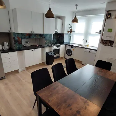 Апартаменты Florence 4 Bedroom House, Sleeps 14 Лидс