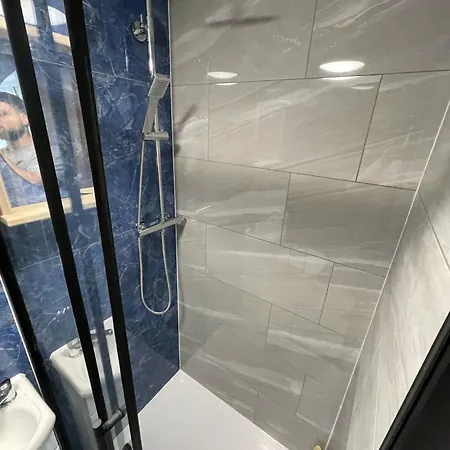 Florence 4 Bedroom House, Sleeps 14 * Лидс