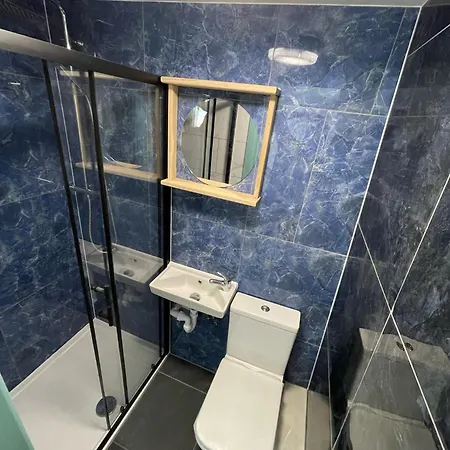 Florence 4 Bedroom House * Leeds (West Yorkshire)