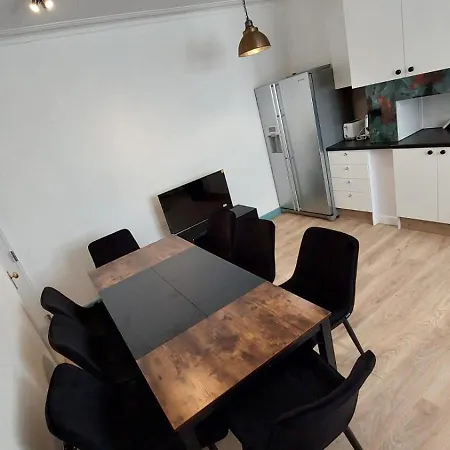 Апартаменты Florence 4 Bedroom House, Sleeps 14 Лидс