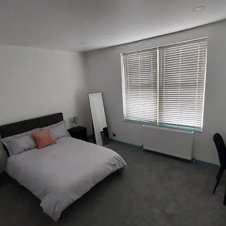 Florence 4 Bedroom House * Leeds (West Yorkshire)