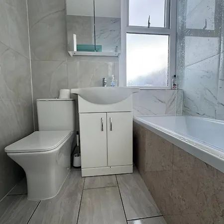 Florence 4 Bedroom House, Sleeps 14