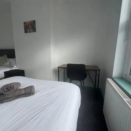 Florence 4 Bedroom House, Sleeps 14 *