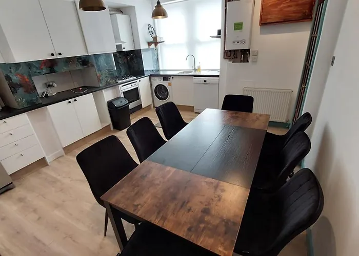 Florence 4 Bedroom House, Sleeps 14 Apartment