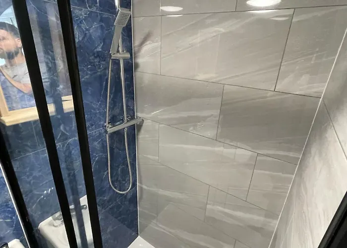 Florence 4 Bedroom House, Sleeps 14 * Leeds (West Yorkshire)