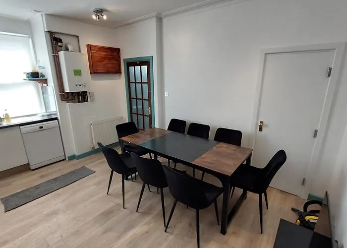 Florence 4 Bedroom House, Sleeps 14