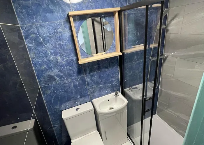 Apartment Florence 4 Bedroom House, Sleeps 14 Leeds (West Yorkshire)