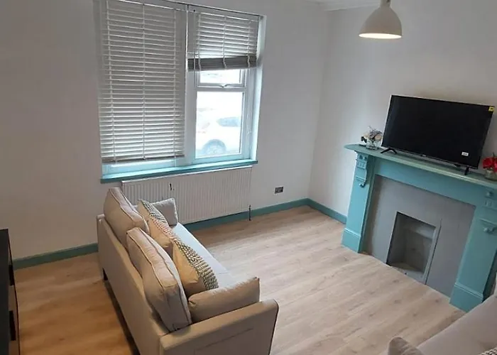 Florence 4 Bedroom House, Sleeps 14 *