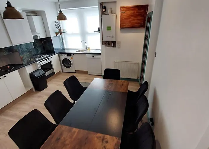 Apartament Florence 4 Bedroom House, Sleeps 14