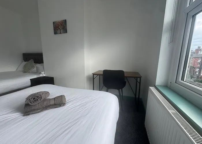 Florence 4 Bedroom House, Sleeps 14 *