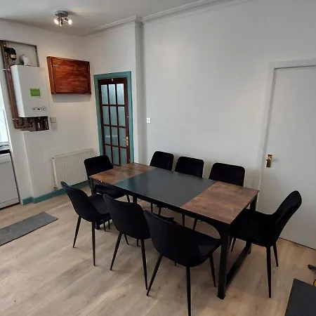 Florence 4 Bedroom House, Sleeps 14