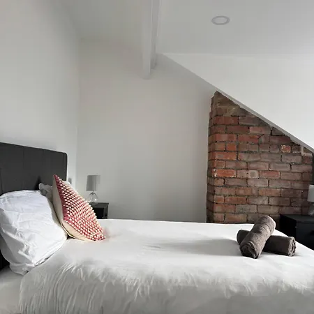 Florence 4 Bedroom House, Sleeps 14 *