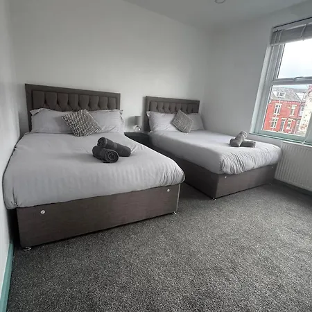 Florence 4 Bedroom House, Sleeps 14 * 利兹