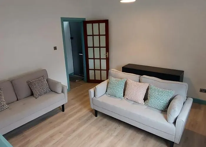 Florence 4 Bedroom House, Sleeps 14