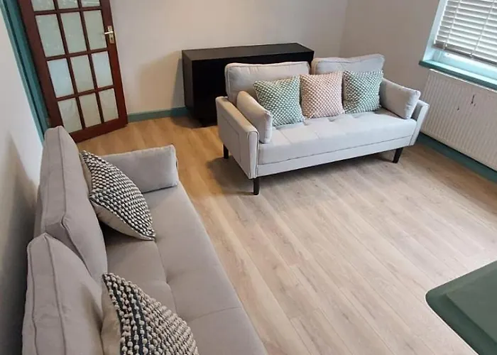 Florence 4 Bedroom House, Sleeps 14 * Leeds (West Yorkshire)