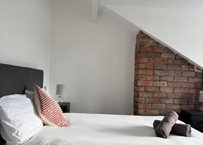 Florence 4 Bedroom House, Sleeps 14 *